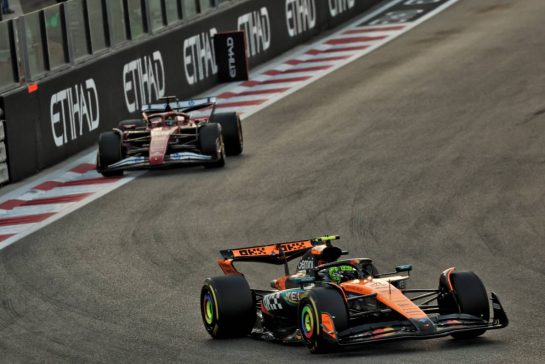 Lando Norris (GBR) McLaren MCL39.
07.12.2025. Formula 1 World Championship, Rd 24, Abu Dhabi Grand Prix, Yas Marina Circuit, Abu Dhabi, Race Day.
- www.xpbimages.com, EMail: requests@xpbimages.com © Copyright: Batchelor / XPB Images