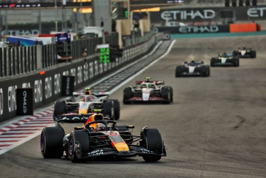 Yuki Tsunoda (JPN) Red Bull Racing RB21.
07.12.2025. Formula 1 World Championship, Rd 24, Abu Dhabi Grand Prix, Yas Marina Circuit, Abu Dhabi, Race Day.
- www.xpbimages.com, EMail: requests@xpbimages.com © Copyright: Batchelor / XPB Images