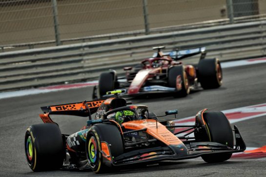 Lando Norris (GBR) McLaren MCL39.
07.12.2025. Formula 1 World Championship, Rd 24, Abu Dhabi Grand Prix, Yas Marina Circuit, Abu Dhabi, Race Day.
- www.xpbimages.com, EMail: requests@xpbimages.com © Copyright: Batchelor / XPB Images