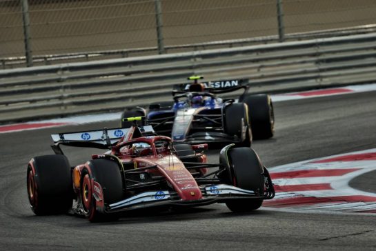 Lewis Hamilton (GBR) Ferrari SF-25.
07.12.2025. Formula 1 World Championship, Rd 24, Abu Dhabi Grand Prix, Yas Marina Circuit, Abu Dhabi, Race Day.
- www.xpbimages.com, EMail: requests@xpbimages.com © Copyright: Batchelor / XPB Images