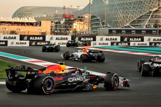 Yuki Tsunoda (JPN) Red Bull Racing RB21.
07.12.2025. Formula 1 World Championship, Rd 24, Abu Dhabi Grand Prix, Yas Marina Circuit, Abu Dhabi, Race Day.
- www.xpbimages.com, EMail: requests@xpbimages.com © Copyright: Bearne / XPB Images