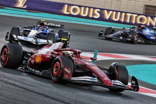 Lewis Hamilton (GBR) Ferrari SF-25.
07.12.2025. Formula 1 World Championship, Rd 24, Abu Dhabi Grand Prix, Yas Marina Circuit, Abu Dhabi, Race Day.
- www.xpbimages.com, EMail: requests@xpbimages.com © Copyright: Charniaux / XPB Images