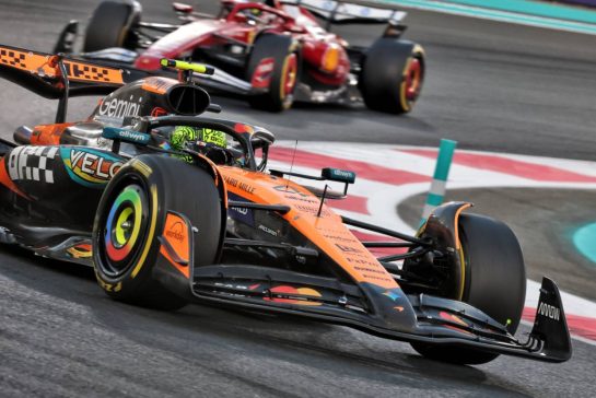 Lando Norris (GBR) McLaren MCL39.
07.12.2025. Formula 1 World Championship, Rd 24, Abu Dhabi Grand Prix, Yas Marina Circuit, Abu Dhabi, Race Day.
- www.xpbimages.com, EMail: requests@xpbimages.com © Copyright: Charniaux / XPB Images