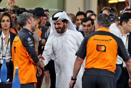 (L to R): Andrea Stella (ITA) McLaren Team Principal with Mohammed Bin Sulayem (UAE) FIA President aand Zak Brown (USA) McLaren Executive Director in parc ferme.
07.12.2025. Formula 1 World Championship, Rd 24, Abu Dhabi Grand Prix, Yas Marina Circuit, Abu Dhabi, Race Day.
- www.xpbimages.com, EMail: requests@xpbimages.com © Copyright: Moy / XPB Images