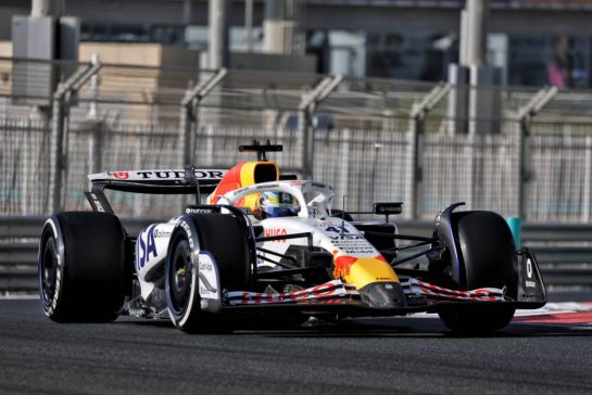 Liam Lawson (NZL) Racing Bulls VCARB 02.
09.12.2025. Formula 1 Testing, Yas Marina Circuit, Abu Dhabi, Tuesday.
- www.xpbimages.com, EMail: requests@xpbimages.com © Copyright: Moy / XPB Images