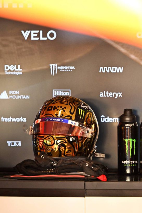 The helmet of Lando Norris (GBR) McLaren.
09.12.2025. Formula 1 Testing, Yas Marina Circuit, Abu Dhabi, Tuesday.
- www.xpbimages.com, EMail: requests@xpbimages.com © Copyright: Price / XPB Images