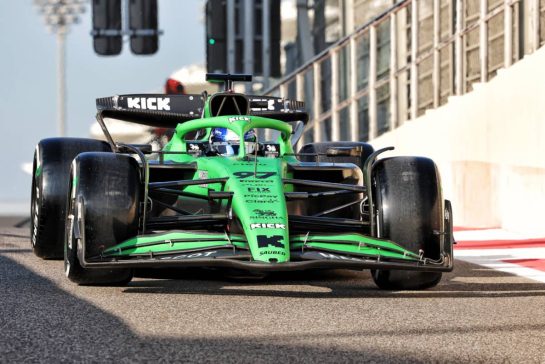 Paul Aron (EST) Sauber C45.
09.12.2025. Formula 1 Testing, Yas Marina Circuit, Abu Dhabi, Tuesday.
- www.xpbimages.com, EMail: requests@xpbimages.com © Copyright: Charniaux / XPB Images