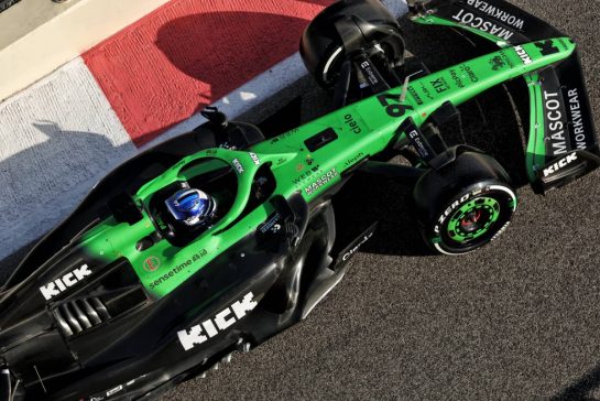 Paul Aron (EST) Sauber C45.
09.12.2025. Formula 1 Testing, Yas Marina Circuit, Abu Dhabi, Tuesday.
- www.xpbimages.com, EMail: requests@xpbimages.com © Copyright: Bearne / XPB Images