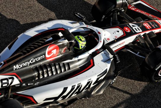 Oliver Bearman (GBR) Haas VF-25.
09.12.2025. Formula 1 Testing, Yas Marina Circuit, Abu Dhabi, Tuesday.
- www.xpbimages.com, EMail: requests@xpbimages.com © Copyright: Bearne / XPB Images