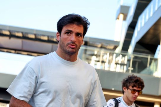 Carlos Sainz (ESP) Atlassian Williams Racing.
09.12.2025. Formula 1 Testing, Yas Marina Circuit, Abu Dhabi, Tuesday.
- www.xpbimages.com, EMail: requests@xpbimages.com © Copyright: Bearne / XPB Images