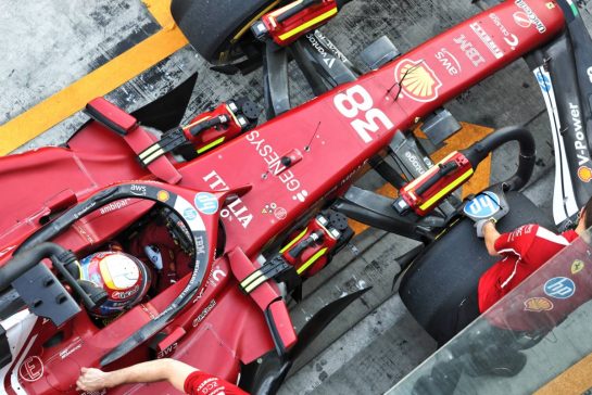 Dino Beganovic (SWE) Ferrari SF-25 Academy Driver.
09.12.2025. Formula 1 Testing, Yas Marina Circuit, Abu Dhabi, Tuesday.
- www.xpbimages.com, EMail: requests@xpbimages.com © Copyright: Bearne / XPB Images