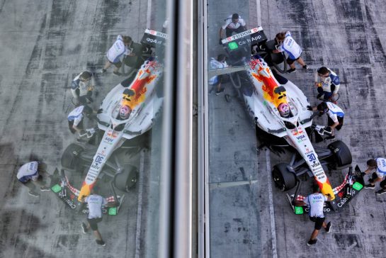 Liam Lawson (NZL) Racing Bulls VCARB 02.
09.12.2025. Formula 1 Testing, Yas Marina Circuit, Abu Dhabi, Tuesday.
- www.xpbimages.com, EMail: requests@xpbimages.com © Copyright: Bearne / XPB Images