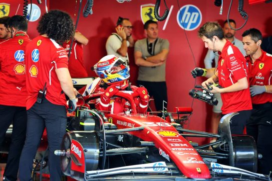 Dino Beganovic (SWE) Ferrari SF-25 Academy Driver.
09.12.2025. Formula 1 Testing, Yas Marina Circuit, Abu Dhabi, Tuesday.
- www.xpbimages.com, EMail: requests@xpbimages.com © Copyright: Charniaux / XPB Images