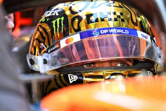 Lando Norris (GBR) McLaren MCL39.
09.12.2025. Formula 1 Testing, Yas Marina Circuit, Abu Dhabi, Tuesday.
- www.xpbimages.com, EMail: requests@xpbimages.com © Copyright: Price / XPB Images