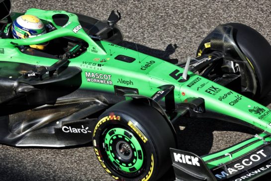 Gabriel Bortoleto (BRA) Sauber C45.
09.12.2025. Formula 1 Testing, Yas Marina Circuit, Abu Dhabi, Tuesday.
- www.xpbimages.com, EMail: requests@xpbimages.com © Copyright: Bearne / XPB Images