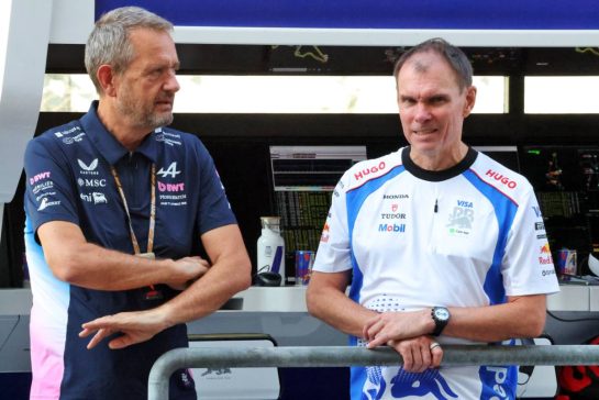(L to R): Steve Nielsen (GBR) Alpine F1 Team Managing Director with Alan Permane (GBR) Racing Bulls Team Principal.
09.12.2025. Formula 1 Testing, Yas Marina Circuit, Abu Dhabi, Tuesday.
- www.xpbimages.com, EMail: requests@xpbimages.com © Copyright: Charniaux / XPB Images