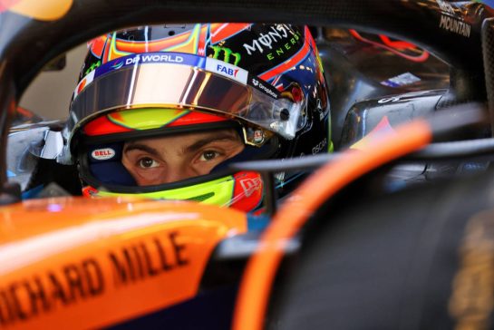 Oscar Piastri (AUS) McLaren MCL39.
09.12.2025. Formula 1 Testing, Yas Marina Circuit, Abu Dhabi, Tuesday.
- www.xpbimages.com, EMail: requests@xpbimages.com © Copyright: Bearne / XPB Images