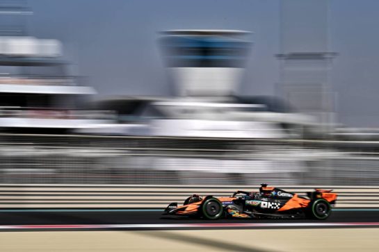Oscar Piastri (AUS) McLaren MCL39.
09.12.2025. Formula 1 Testing, Yas Marina Circuit, Abu Dhabi, Tuesday.
- www.xpbimages.com, EMail: requests@xpbimages.com © Copyright: Price / XPB Images