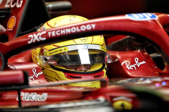 Lewis Hamilton (GBR) Ferrari SF-25.
09.12.2025. Formula 1 Testing, Yas Marina Circuit, Abu Dhabi, Tuesday.
- www.xpbimages.com, EMail: requests@xpbimages.com © Copyright: Price / XPB Images