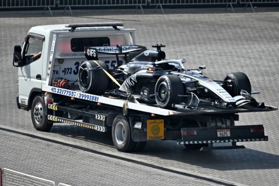 The Cadillac Formula 1 Team Car of Sergio Perez (MEX) is recovered back to the pits on the back of a truck.
12.02.2026. Formula 1 Testing, Bahrain Test One, Sakhir, Bahrain, Day Two.
- www.xpbimages.com, EMail: requests@xpbimages.com © Copyright: Price	/ XPB Images