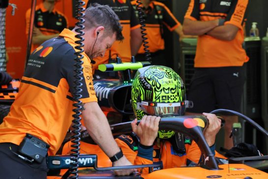 Lando Norris (GBR) McLaren F1 Team MCL40.
12.02.2026. Formula 1 Testing, Bahrain Test One, Sakhir, Bahrain, Day Two.
- www.xpbimages.com, EMail: requests@xpbimages.com © Copyright: Charniaux / XPB Images