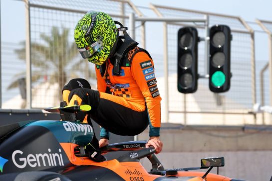 Lando Norris (GBR) McLaren F1 Team MCL40 stopped at the end of the pit lane.
12.02.2026. Formula 1 Testing, Bahrain Test One, Sakhir, Bahrain, Day Two.
- www.xpbimages.com, EMail: requests@xpbimages.com © Copyright: Coates / XPB Images