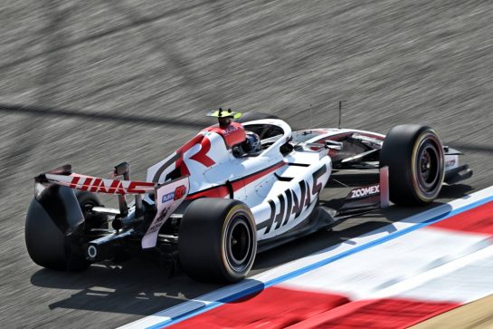 Oliver Bearman (GBR) Haas F1 Team VF-26.
13.02.2026. Formula 1 Testing, Bahrain Test One, Sakhir, Bahrain, Day Three.
- www.xpbimages.com, EMail: requests@xpbimages.com © Copyright: Price	/ XPB Images