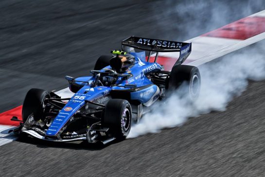Carlos Sainz (ESP) Williams F1 Team FW48 locks up under braking.
13.02.2026. Formula 1 Testing, Bahrain Test One, Sakhir, Bahrain, Day Three.
- www.xpbimages.com, EMail: requests@xpbimages.com © Copyright: Price	/ XPB Images