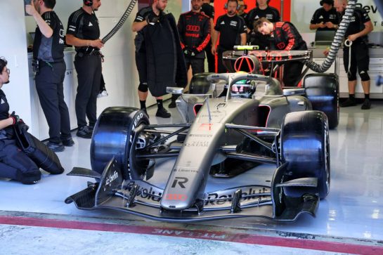Gabriel Bortoleto (BRA) Audi F1 Team R26 leaves the pits.
13.02.2026. Formula 1 Testing, Bahrain Test One, Sakhir, Bahrain, Day Three.
- www.xpbimages.com, EMail: requests@xpbimages.com © Copyright: Batchelor / XPB Images