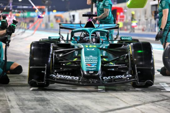 Lance Stroll (CDN) Aston Martin F1 Team AMR26 practices a pit stop.
13.02.2026. Formula 1 Testing, Bahrain Test One, Sakhir, Bahrain, Day Three.
- www.xpbimages.com, EMail: requests@xpbimages.com © Copyright: Batchelor / XPB Images