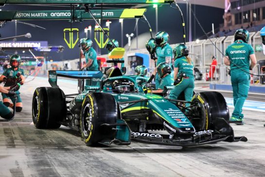 Lance Stroll (CDN) Aston Martin F1 Team AMR26 practices a pit stop.
13.02.2026. Formula 1 Testing, Bahrain Test One, Sakhir, Bahrain, Day Three.
- www.xpbimages.com, EMail: requests@xpbimages.com © Copyright: Batchelor / XPB Images