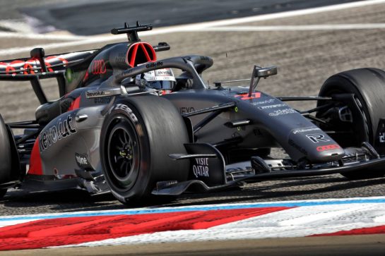 Nico Hulkenberg (GER) Audi F1 Team R26.
18.02.2026. Formula 1 Testing, Bahrain Test Two, Sakhir, Bahrain, Day One.
- www.xpbimages.com, EMail: requests@xpbimages.com © Copyright: Bearne / XPB Images
