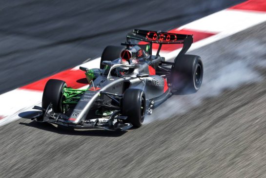 Nico Hulkenberg (GER) Audi F1 Team R26 locks up under braking.
18.02.2026. Formula 1 Testing, Bahrain Test Two, Sakhir, Bahrain, Day One.
- www.xpbimages.com, EMail: requests@xpbimages.com © Copyright: Bearne / XPB Images