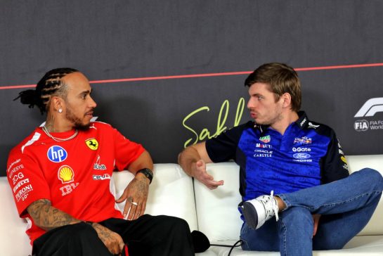(L to R): Lewis Hamilton (GBR) Scuderia Ferrari and Max Verstappen (NLD) Red Bull Racing in the FIA Press Conference.
18.02.2026. Formula 1 Testing, Bahrain Test Two, Sakhir, Bahrain, Day One.
- www.xpbimages.com, EMail: requests@xpbimages.com © Copyright: Bearne / XPB Images