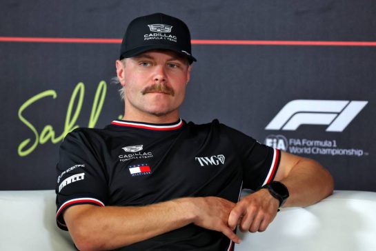 Valtteri Bottas (FIN) Cadillac Formula 1 Team in the FIA Press Conference.
18.02.2026. Formula 1 Testing, Bahrain Test Two, Sakhir, Bahrain, Day One.
- www.xpbimages.com, EMail: requests@xpbimages.com © Copyright: Bearne / XPB Images