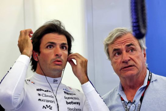 (L to R): Carlos Sainz (ESP) Williams F1 Team with his father Carlos Sainz (ESP).
18.02.2026. Formula 1 Testing, Bahrain Test Two, Sakhir, Bahrain, Day One.
- www.xpbimages.com, EMail: requests@xpbimages.com © Copyright: Charniaux / XPB Images