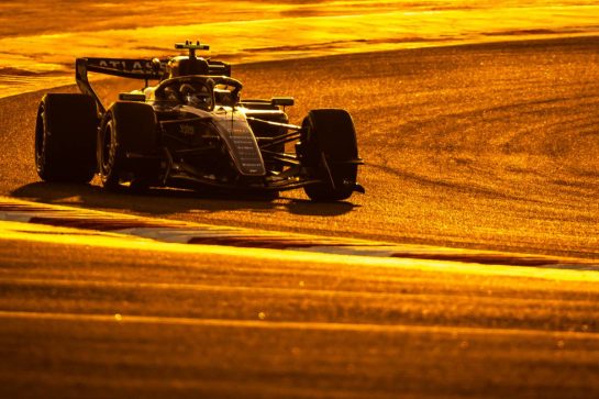 Carlos Sainz (ESP) Williams F1 Team FW48.
18.02.2026. Formula 1 Testing, Bahrain Test Two, Sakhir, Bahrain, Day One.
- www.xpbimages.com, EMail: requests@xpbimages.com © Copyright: Bearne / XPB Images