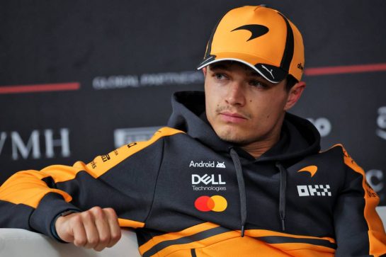 Lando Norris (GBR) McLaren F1 Team in the FIA Press Conference.
19.02.2026. Formula 1 Testing, Bahrain Test Two, Sakhir, Bahrain, Day Two.
- www.xpbimages.com, EMail: requests@xpbimages.com © Copyright: Moy / XPB Images