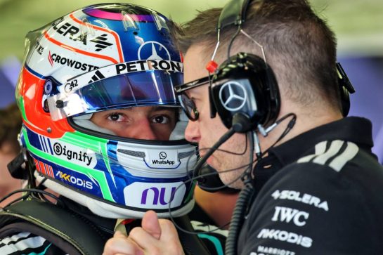 (L to R): Andrea Kimi Antonelli (ITA) Mercedes AMG Formula One Team with Peter Bonnington (GBR) Mercedes AMG Formula One Team Race Engineer.
20.02.2026. Formula 1 Testing, Bahrain Test Two, Sakhir, Bahrain, Day Three.
- www.xpbimages.com, EMail: requests@xpbimages.com © Copyright: Batchelor / XPB Images