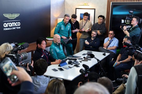 (L to R): Koji Watanabe (JPN) Honda Racing Corporation - HRC - President and Adrian Newey (GBR) Aston Martin F1 Team, Team Principal with the media.
05.03.2026. Formula 1 World Championship, Rd 1, Australian Grand Prix, Albert Park, Melbourne, Australia, Preparation Day.
- www.xpbimages.com, EMail: requests@xpbimages.com © Copyright: Batchelor / XPB Images