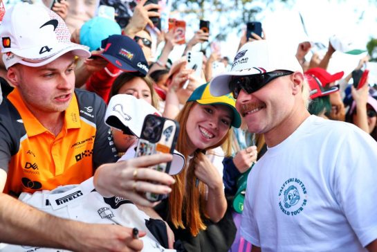 Valtteri Bottas (FIN) Cadillac Formula 1 Team with fans.
05.03.2026. Formula 1 World Championship, Rd 1, Australian Grand Prix, Albert Park, Melbourne, Australia, Preparation Day.
- www.xpbimages.com, EMail: requests@xpbimages.com © Copyright: Bearne / XPB Images