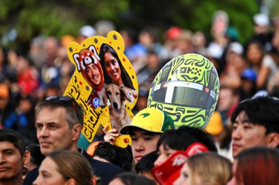 Circuit atmosphere - fans.
05.03.2026. Formula 1 World Championship, Rd 1, Australian Grand Prix, Albert Park, Melbourne, Australia, Preparation Day.
- www.xpbimages.com, EMail: requests@xpbimages.com © Copyright: Price	/ XPB Images