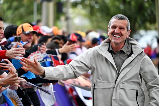 Guenther Steiner (ITA) with fans.
07.03.2026. Formula 1 World Championship, Rd 1, Australian Grand Prix, Albert Park, Melbourne, Australia, Qualifying Day.
- www.xpbimages.com, EMail: requests@xpbimages.com © Copyright: Price	/ XPB Images