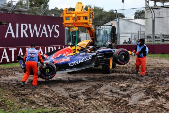 The damaged Red Bull Racing RB22 of Max Verstappen (NLD), who crashed during qualifying.
07.03.2026. Formula 1 World Championship, Rd 1, Australian Grand Prix, Albert Park, Melbourne, Australia, Qualifying Day.
- www.xpbimages.com, EMail: requests@xpbimages.com © Copyright: Charniaux / XPB Images