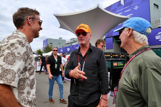 (L to R): Jenson Button (GBR) Sky Sports F1 Presenter / Aston Martin F1 Team Ambassador with Eddie Irvine (GBR) and Edmund Irvine Sr. (GBR).
08.03.2026. Formula 1 World Championship, Rd 1, Australian Grand Prix, Albert Park, Melbourne, Australia, Race Day.
- www.xpbimages.com, EMail: requests@xpbimages.com © Copyright: Batchelor / XPB Images