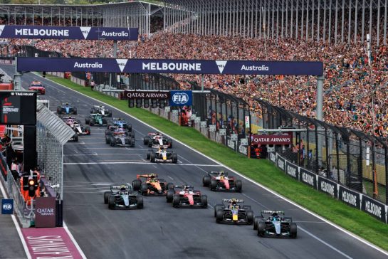 George Russell (GBR) Mercedes AMG Formula One Team W17 leads at the start of the race.
08.03.2026. Formula 1 World Championship, Rd 1, Australian Grand Prix, Albert Park, Melbourne, Australia, Race Day.
- www.xpbimages.com, EMail: requests@xpbimages.com © Copyright: Moy / XPB Images