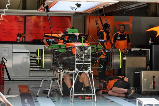 McLaren F1 Team MCL40 being prepared in the pit garage.
12.03.2026. Formula 1 World Championship, Rd 2, Chinese Grand Prix, Shanghai, China, Preparation Day.
- www.xpbimages.com, EMail: requests@xpbimages.com © Copyright: Moy / XPB Images