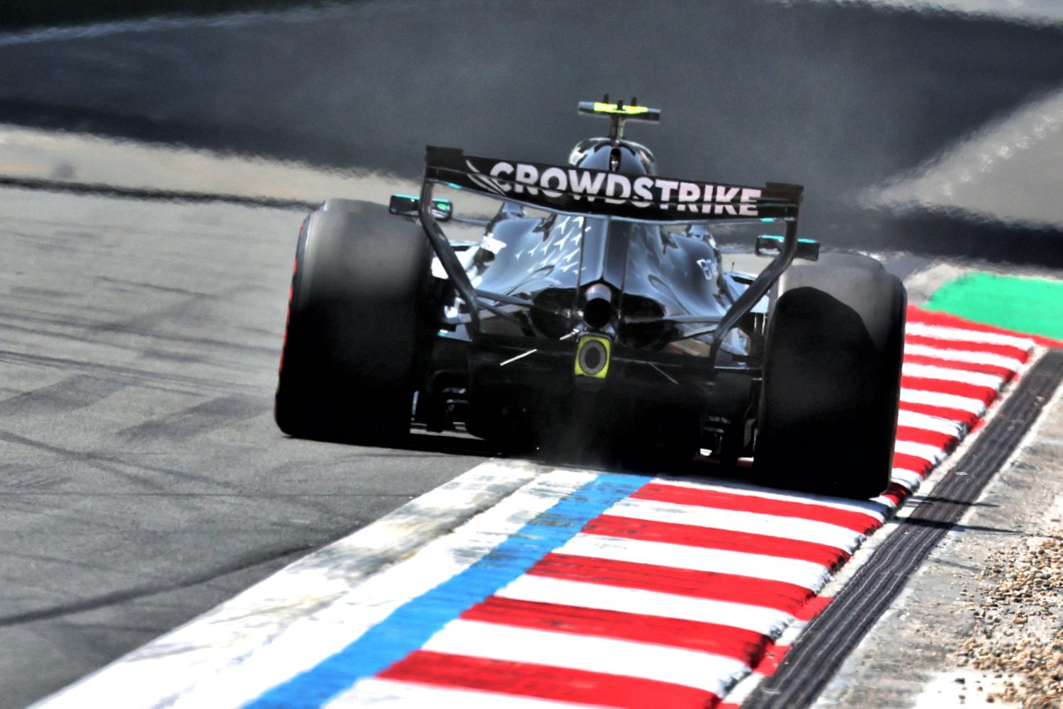 Norris fires back at Hamilton: No party mode for Mercedes engines