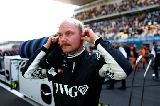 Valtteri Bottas (FIN) Cadillac Formula 1 Team on the grid.
14.03.2026. Formula 1 World Championship, Rd 2, Chinese Grand Prix, Shanghai, China, Sprint and Qualifying Day.
- www.xpbimages.com, EMail: requests@xpbimages.com © Copyright: Bearne / XPB Images