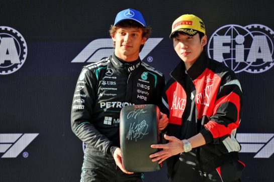 (L to R): Andrea Kimi Antonelli (ITA) Mercedes AMG Formula One Team receives the Pirelli Pole Position Award in qualifying parc ferme from Lin Xiaojun (CHN) Speed Skater.
14.03.2026. Formula 1 World Championship, Rd 2, Chinese Grand Prix, Shanghai, China, Sprint and Qualifying Day.
- www.xpbimages.com, EMail: requests@xpbimages.com © Copyright: Batchelor / XPB Images